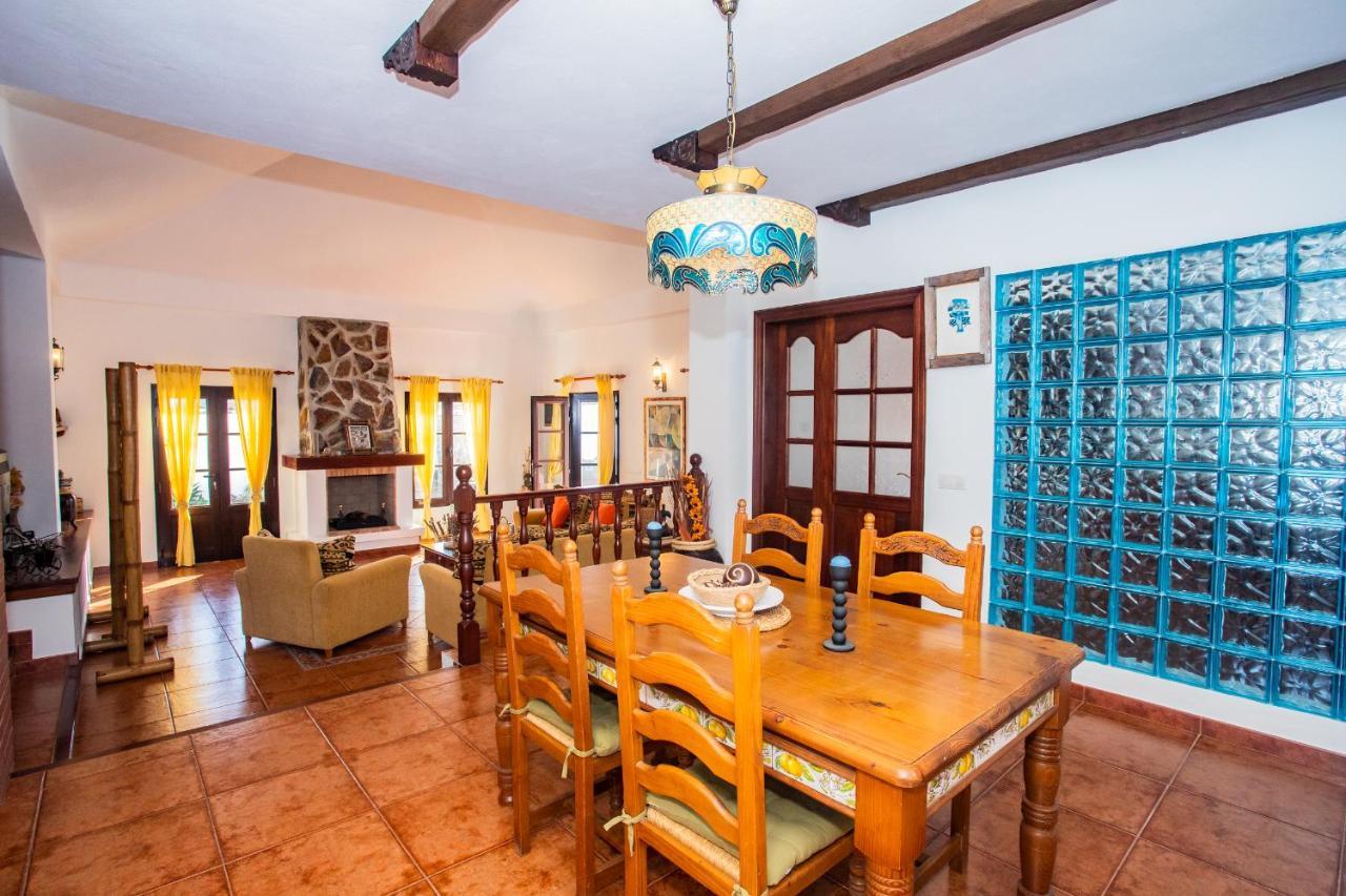 Villa Eslanzarote Acoruma House, Super Wifi, Heated Pool Güime